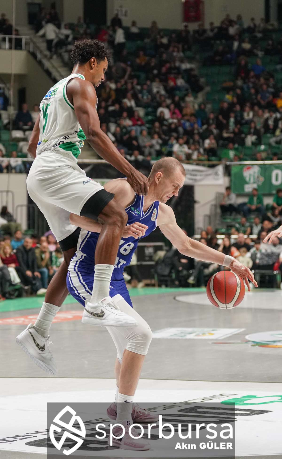 POTADA BURSA DERBİSİNDE BURSASPOR YÖRSAN TOFAŞ'I 98-93 MAĞLUP ETTİ