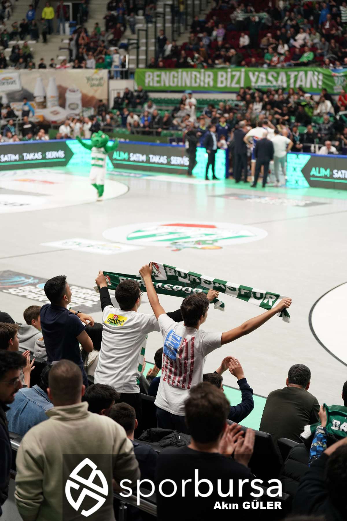 POTADA BURSA DERBİSİNDE BURSASPOR YÖRSAN TOFAŞ'I 98-93 MAĞLUP ETTİ
