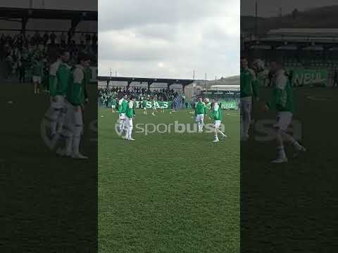 Bursaspor'lu futbolcular, maç öncesi son ısınmalarını gerçekleştiriyor! 🐊 #sporbursatr #bursaspor