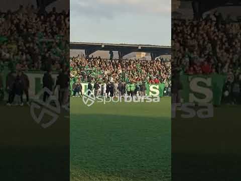 Yeşil beyazlı taraftarlar galibiyeti futbolcular ile birlikte kutladı! 🐊📢 #sporbursatr #bursaspor