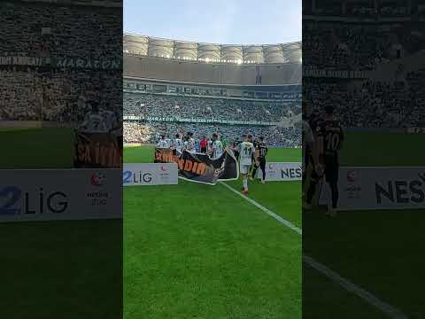 2 8 Kasım Lösemili Çocuklar Haftası'nda Bursaspor, anlamlı bir pankartla sahaya çıktı  #bursaspor