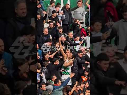 Bursasporlu basketbolcular, Fenerbahçe galibiyetini yeşil-beyazlı taraftarlarla birlikte kutladı!🐊