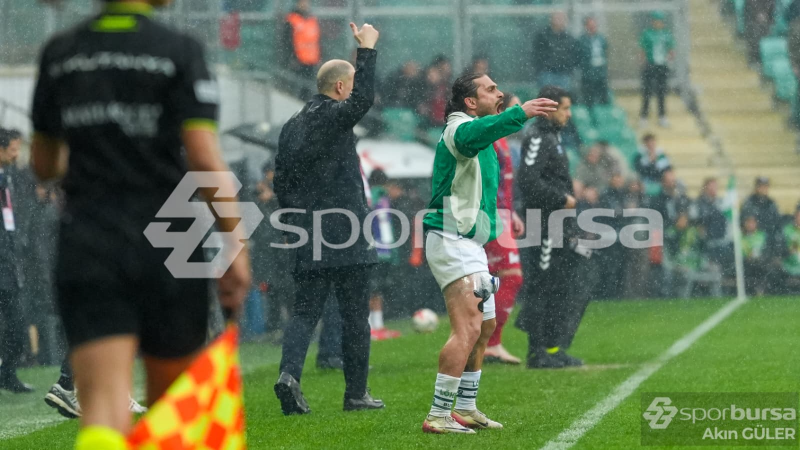 Halil Akbunar; Bir adam bu kadar kendini adar!