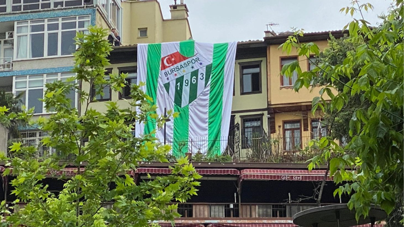 Bursa’da şampiyonluk günlerinde bayrak seferberliği