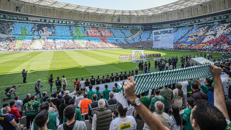Bursaspor taraftarından tarihi koreografi! Bursa’da ilk kez…