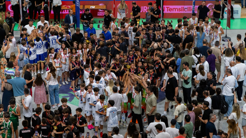 Bursa basketbolunda şölen gibi kapanış