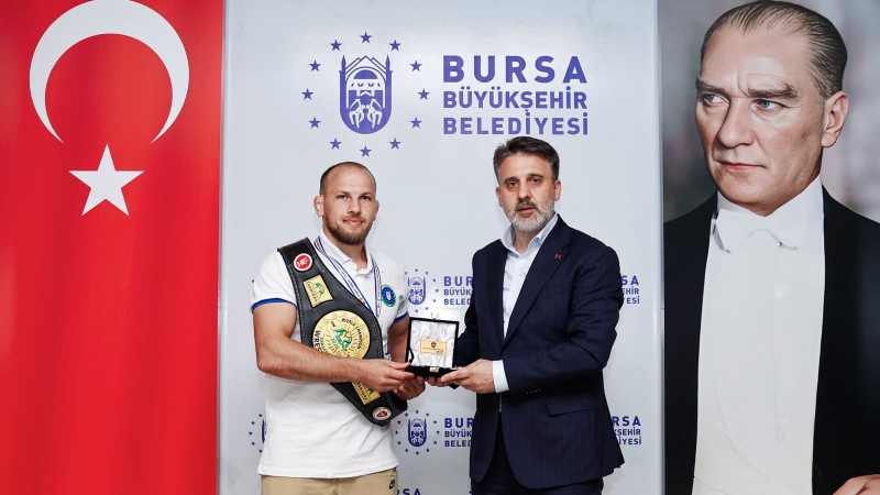 Dünya şampiyonuna Biba'dan tebrik