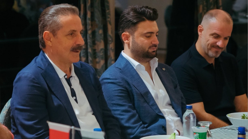 Bursaspor yemekte kenetlendi! Bakan Çelik moral verdi
