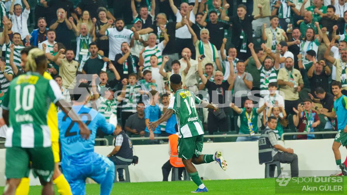 BURSASPOR -  ESENLER EROKSPOR MAÇ FOTOĞRAFLARI