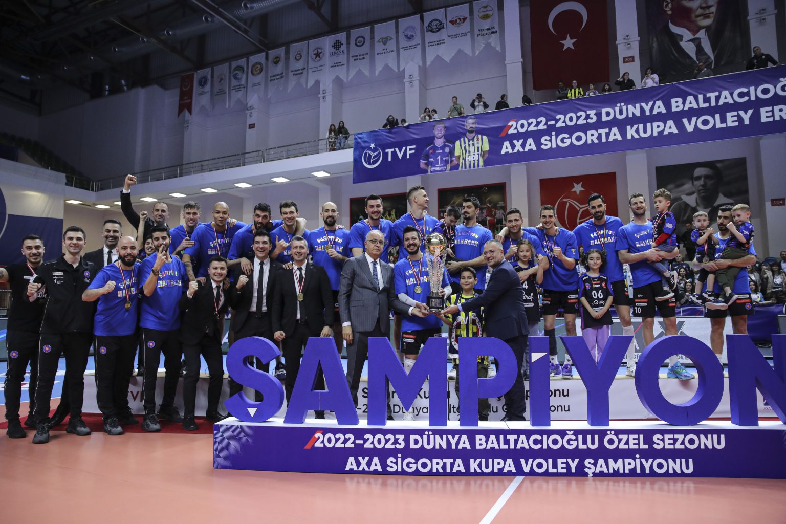 Bursa'da kupa ve ödüller sahiplerini buldu