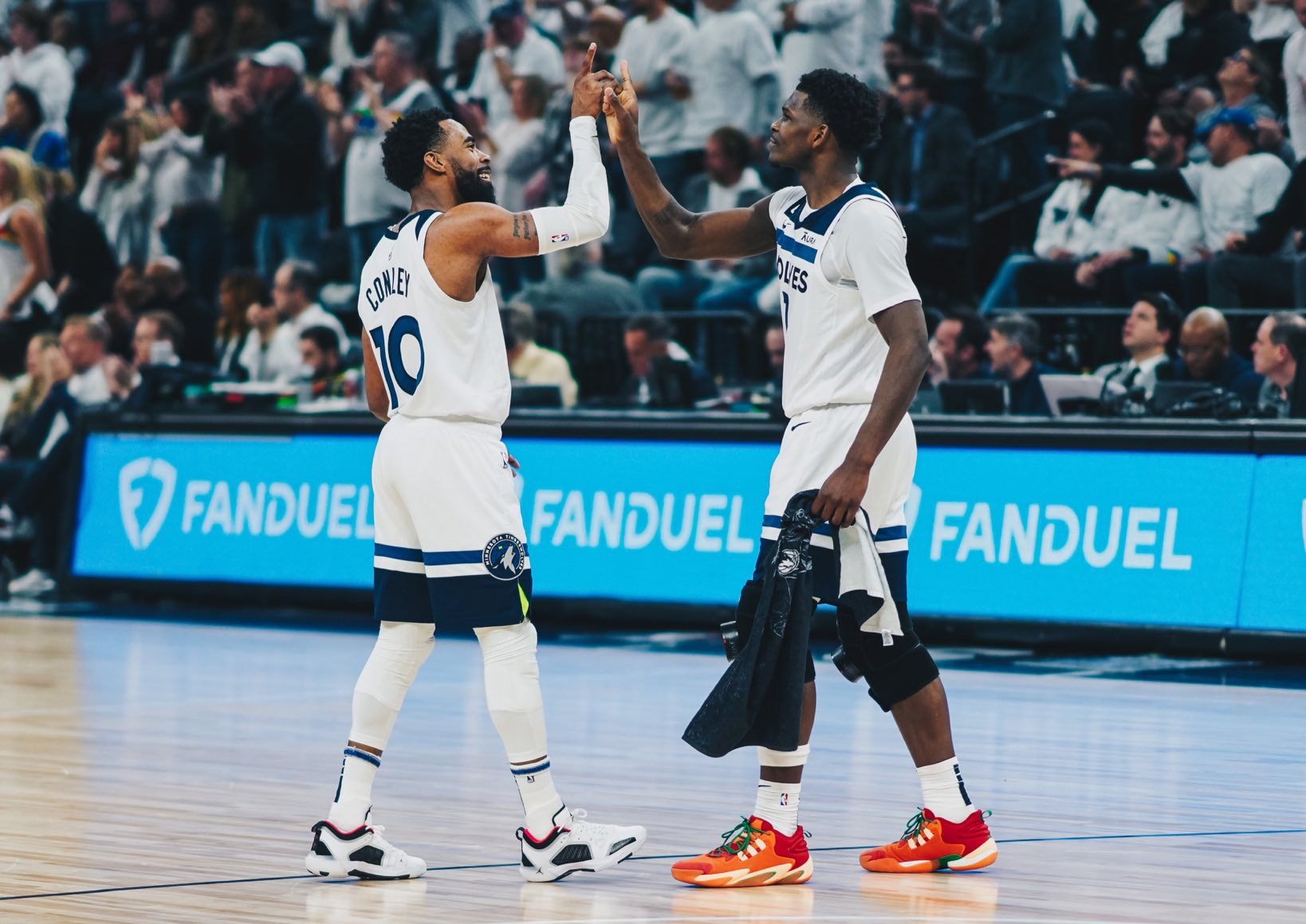 Minnesota Timberwolves süpürülmekten kurtuldu!