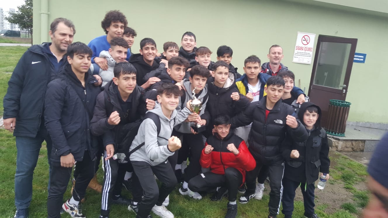 UM Spor kupasını kaldırdı