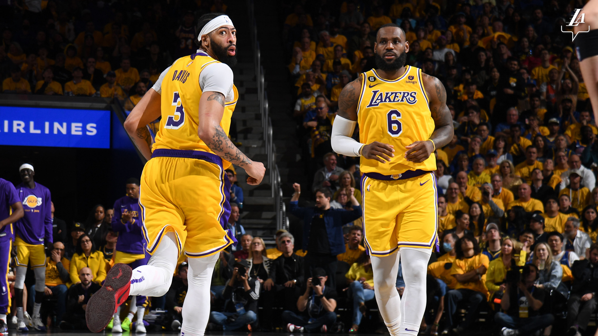 Lakers öne geçti