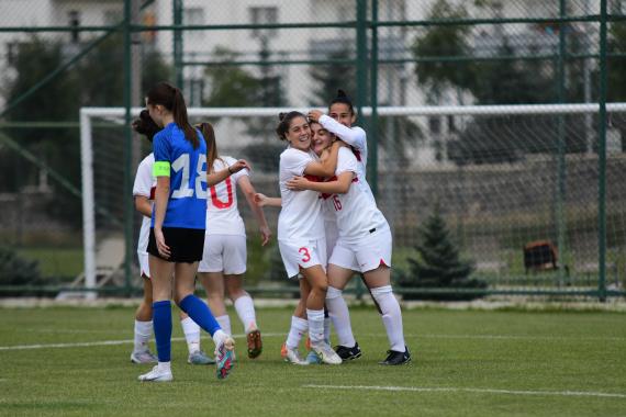 Milliler Estonya'yı geçti