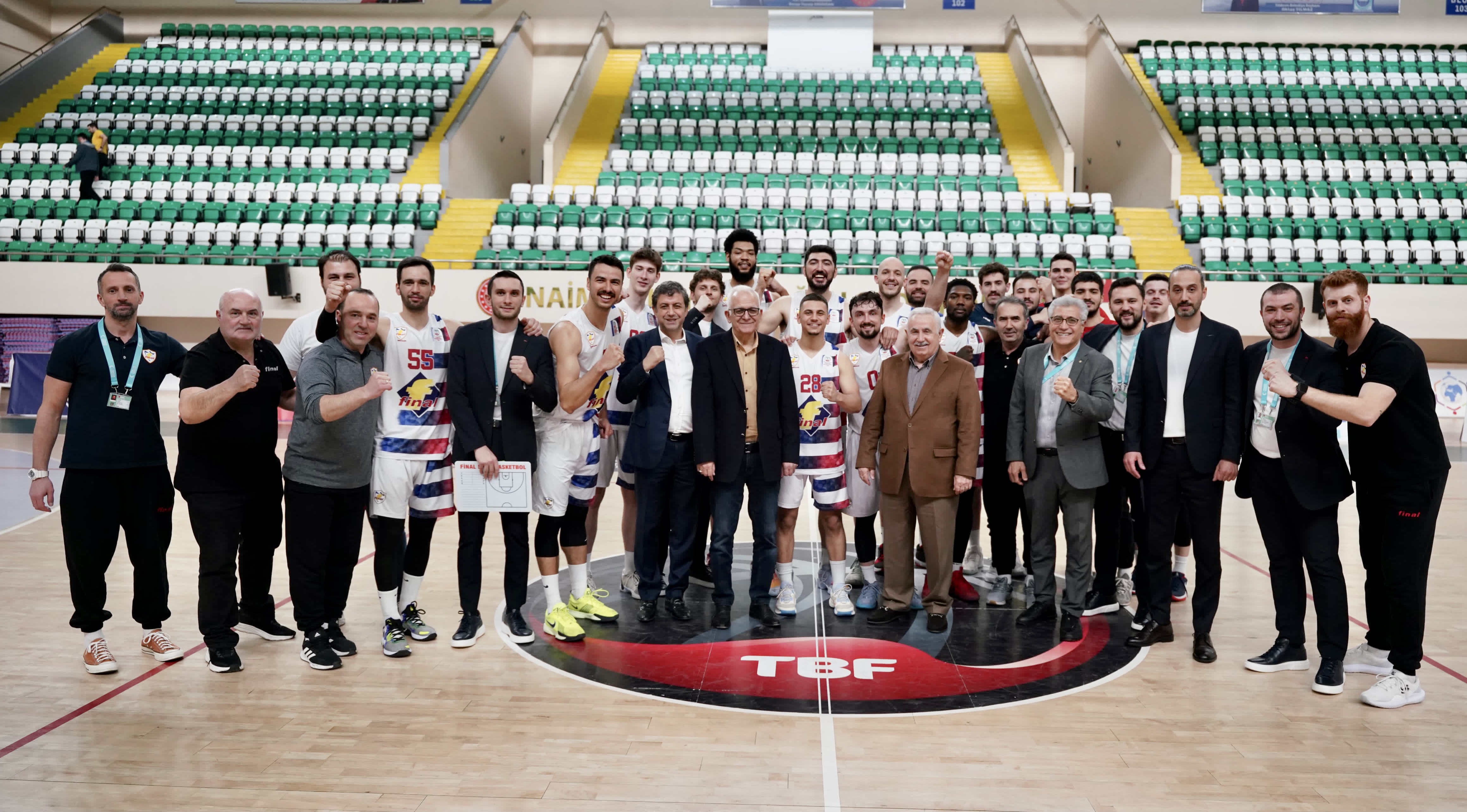 Finalspor evinde güldü