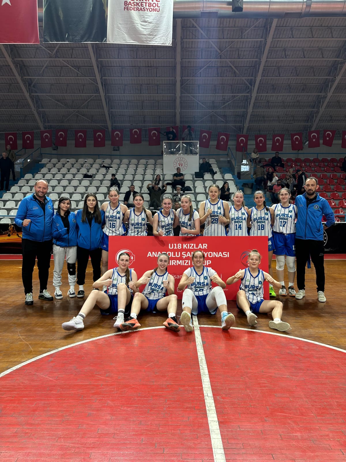 Bursa Büyükşehirli kızlar finalde