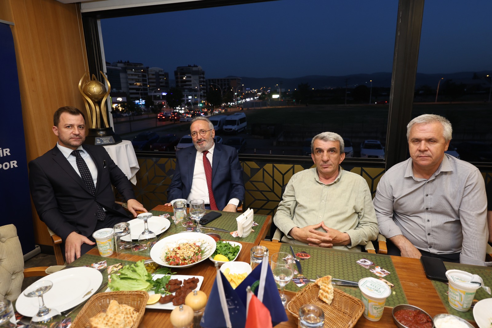 Şampiyonlar yemekte buluştu