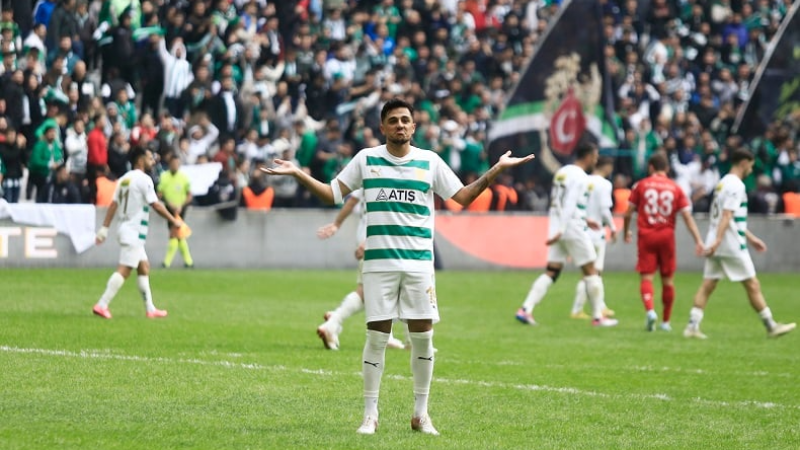 Mücahit Can Bursaspor’a rakip oldu!