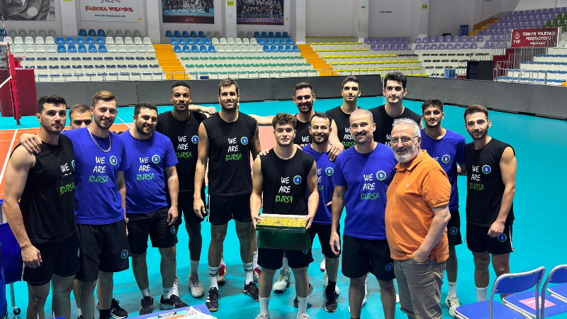 Bursa Büyükşehir voleybol salona girdi
