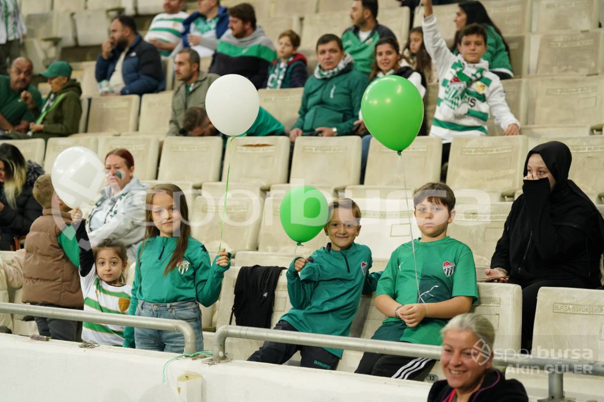 BURSASPOR - MENEMEN FK MAÇ FOTOĞRAFLARI
