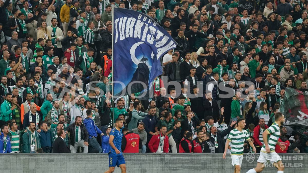 BURSASPOR - MENEMEN FK MAÇ FOTOĞRAFLARI