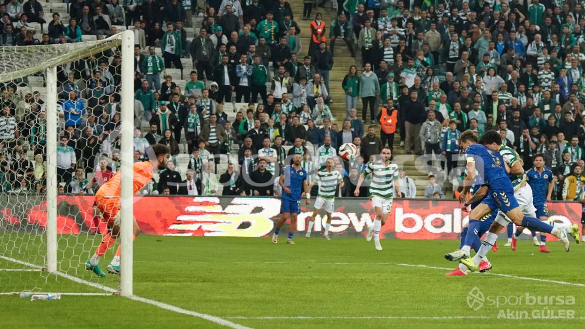 BURSASPOR - MENEMEN FK MAÇ FOTOĞRAFLARI