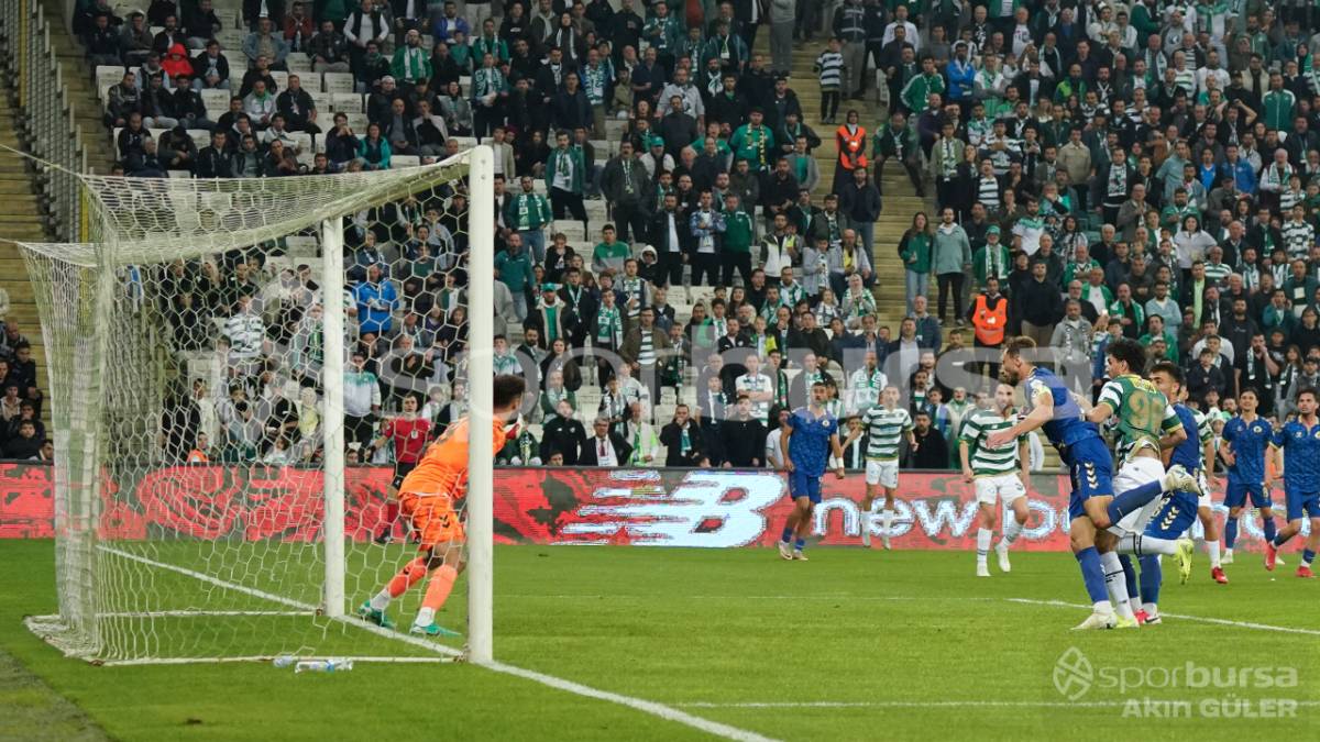 BURSASPOR - MENEMEN FK MAÇ FOTOĞRAFLARI