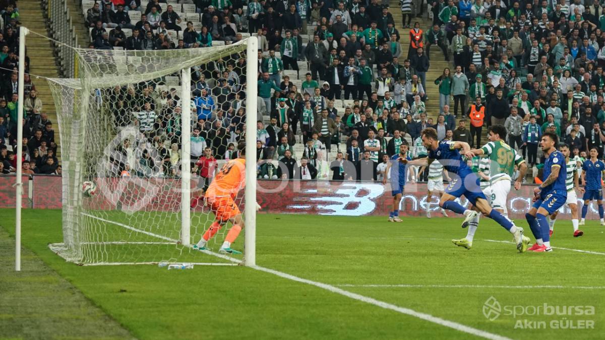 BURSASPOR - MENEMEN FK MAÇ FOTOĞRAFLARI