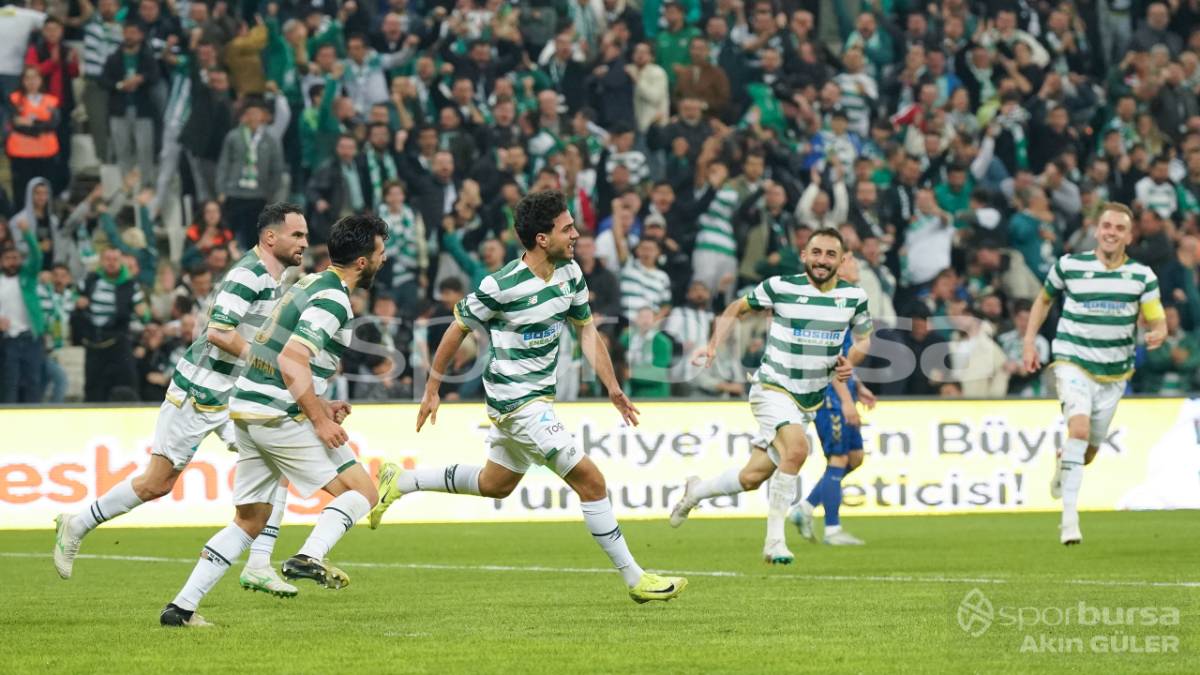 BURSASPOR - MENEMEN FK MAÇ FOTOĞRAFLARI