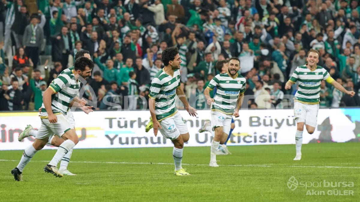 BURSASPOR - MENEMEN FK MAÇ FOTOĞRAFLARI