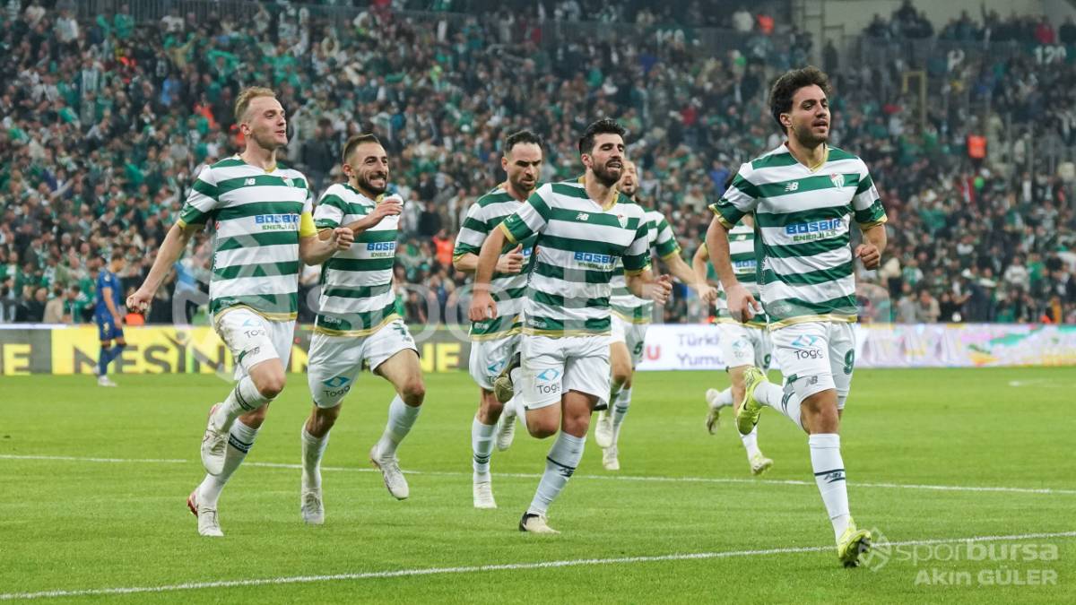BURSASPOR - MENEMEN FK MAÇ FOTOĞRAFLARI