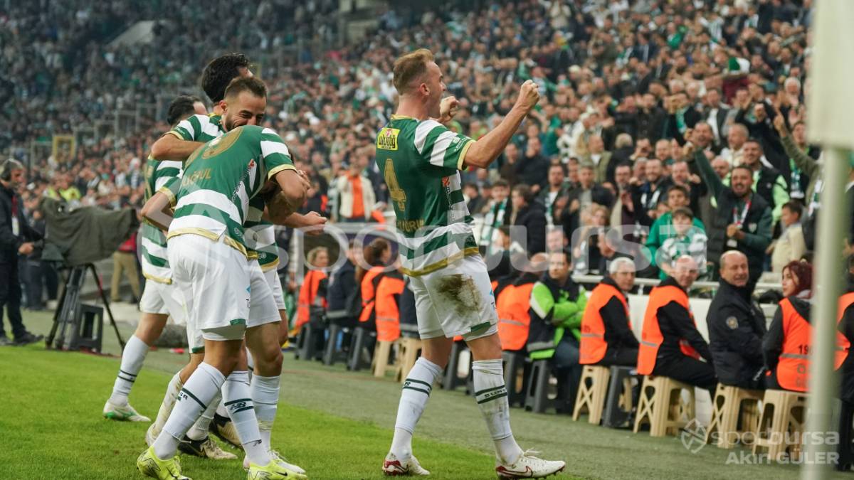 BURSASPOR - MENEMEN FK MAÇ FOTOĞRAFLARI