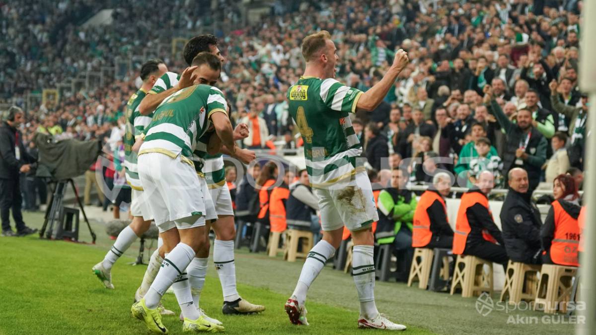 BURSASPOR - MENEMEN FK MAÇ FOTOĞRAFLARI