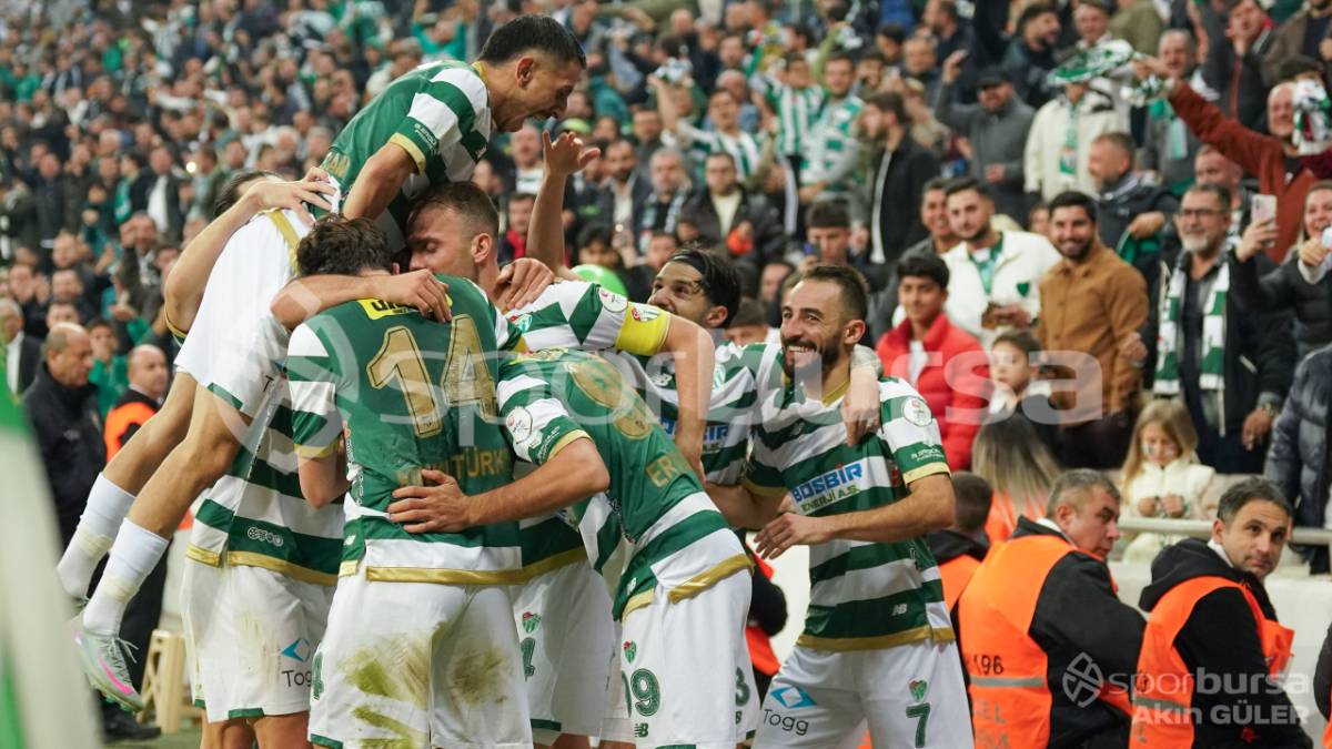 BURSASPOR - MENEMEN FK MAÇ FOTOĞRAFLARI