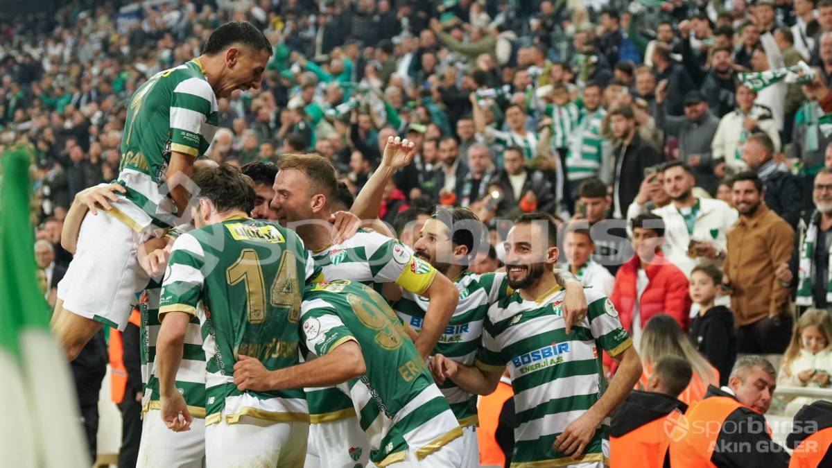 BURSASPOR - MENEMEN FK MAÇ FOTOĞRAFLARI