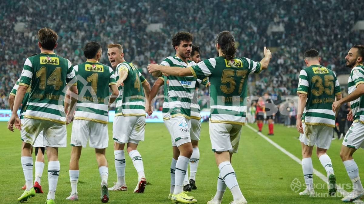 BURSASPOR - MENEMEN FK MAÇ FOTOĞRAFLARI