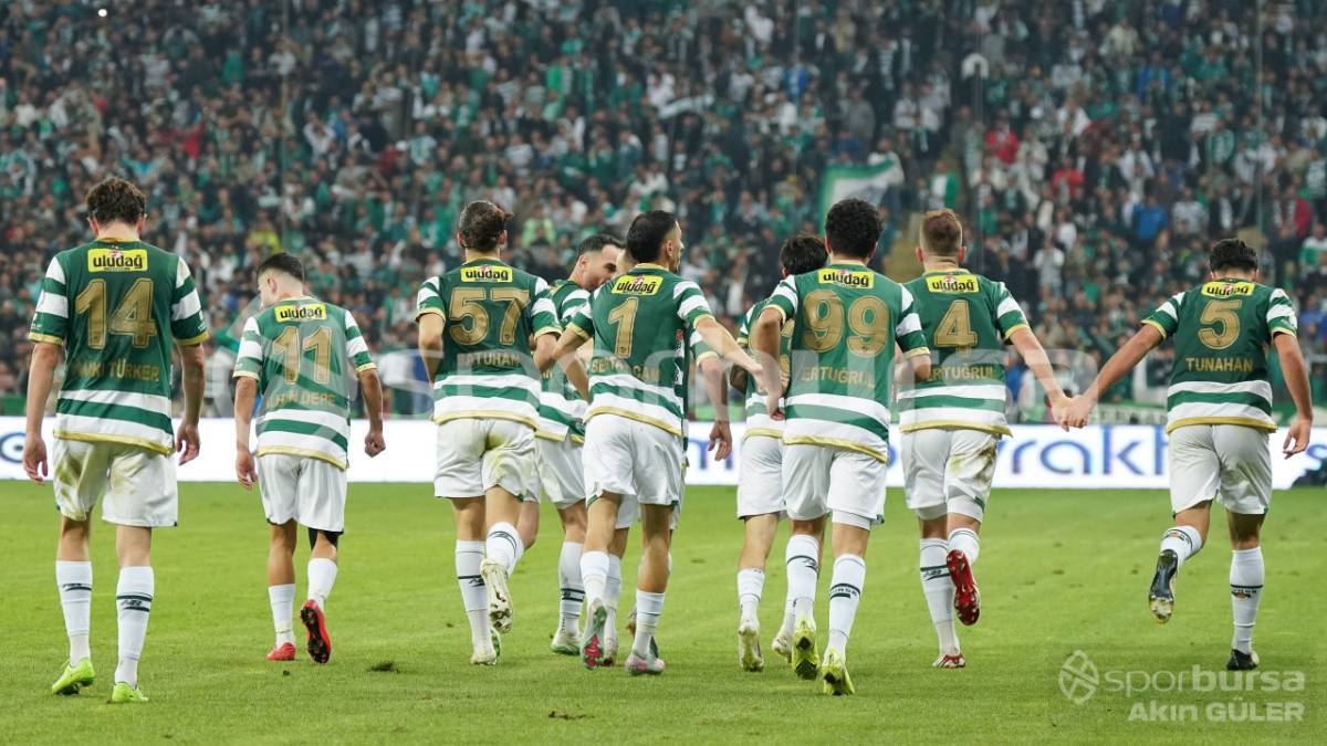 BURSASPOR - MENEMEN FK MAÇ FOTOĞRAFLARI