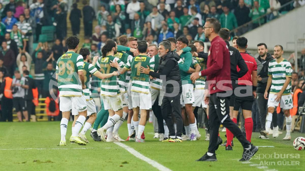 BURSASPOR - MENEMEN FK MAÇ FOTOĞRAFLARI