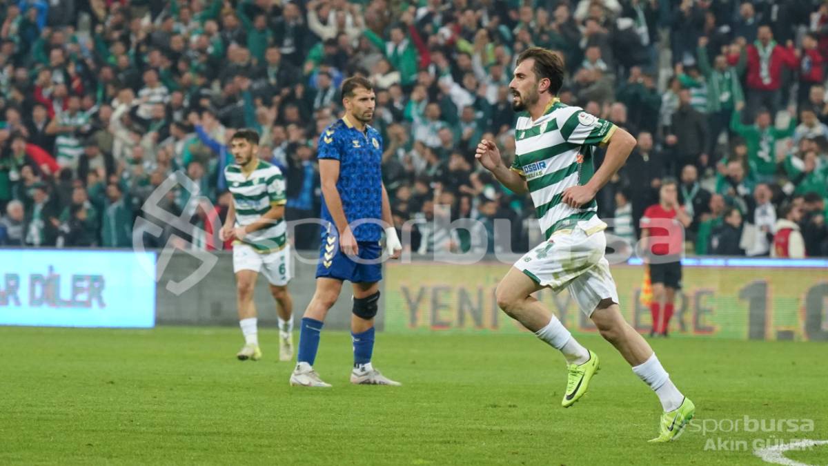 BURSASPOR - MENEMEN FK MAÇ FOTOĞRAFLARI