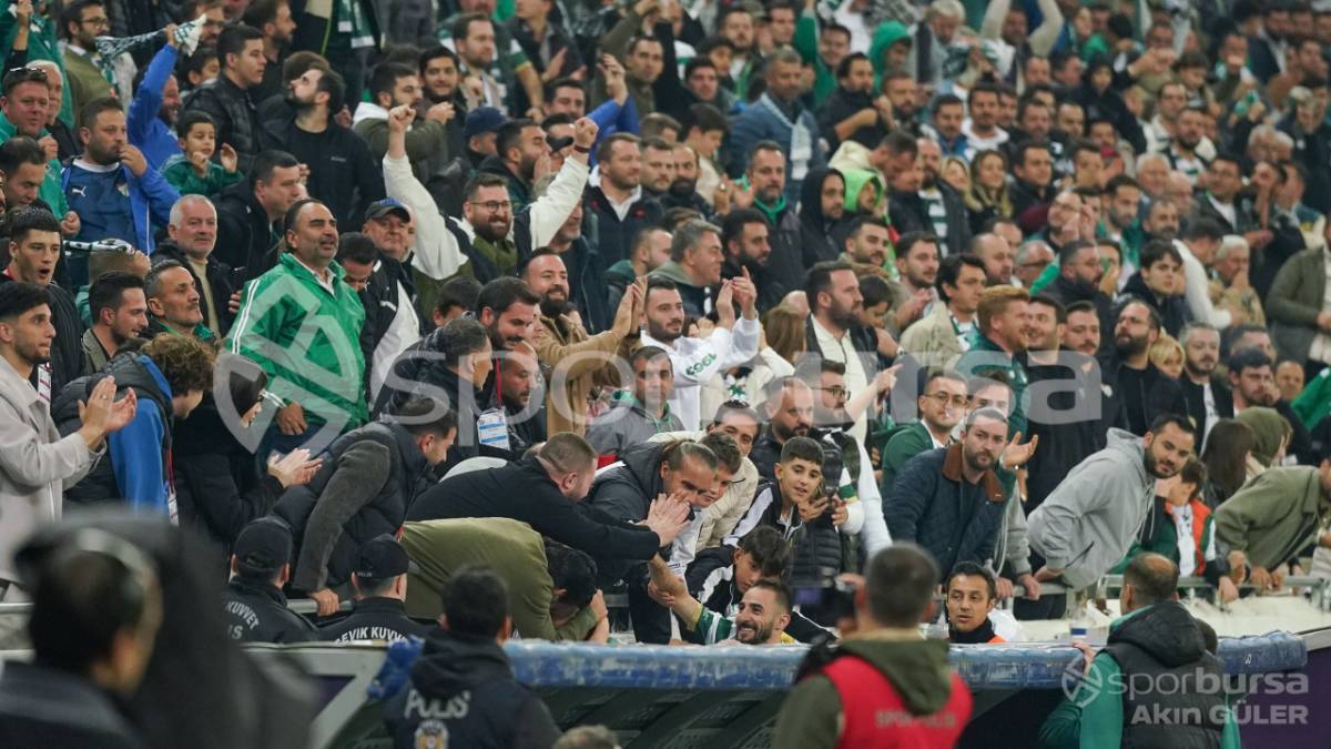 BURSASPOR - MENEMEN FK MAÇ FOTOĞRAFLARI