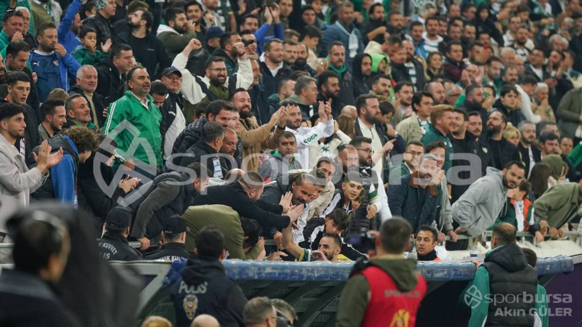 BURSASPOR - MENEMEN FK MAÇ FOTOĞRAFLARI