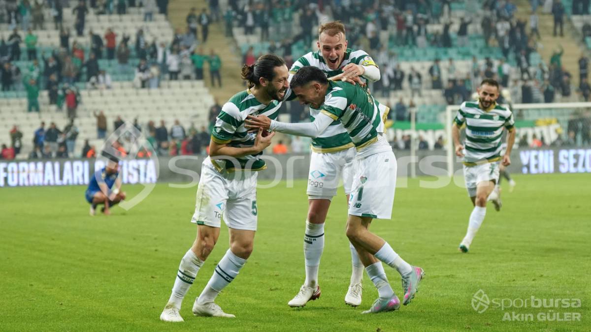 BURSASPOR - MENEMEN FK MAÇ FOTOĞRAFLARI