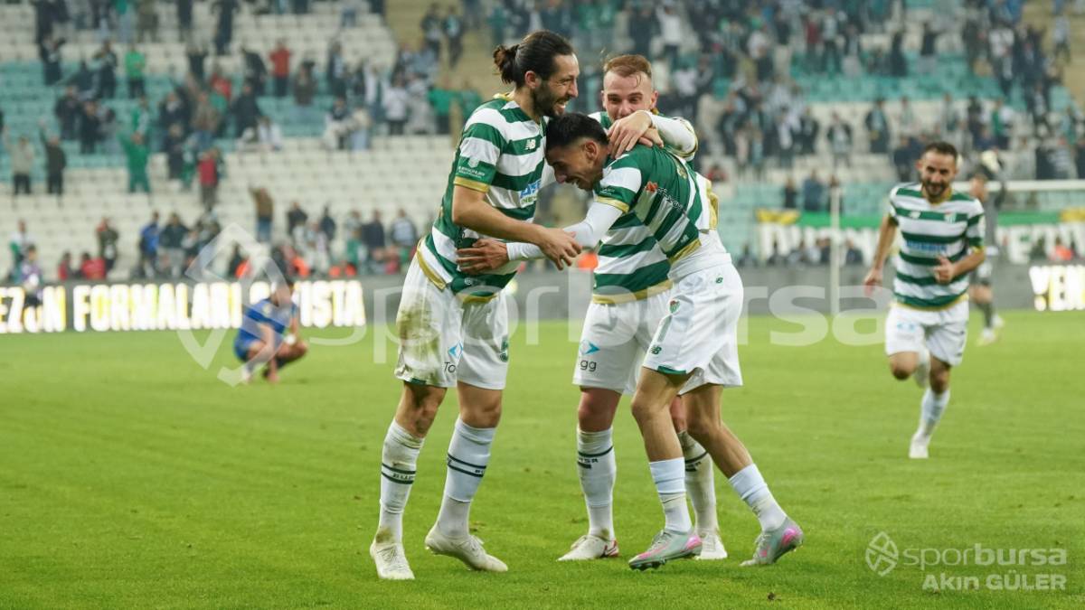 BURSASPOR - MENEMEN FK MAÇ FOTOĞRAFLARI