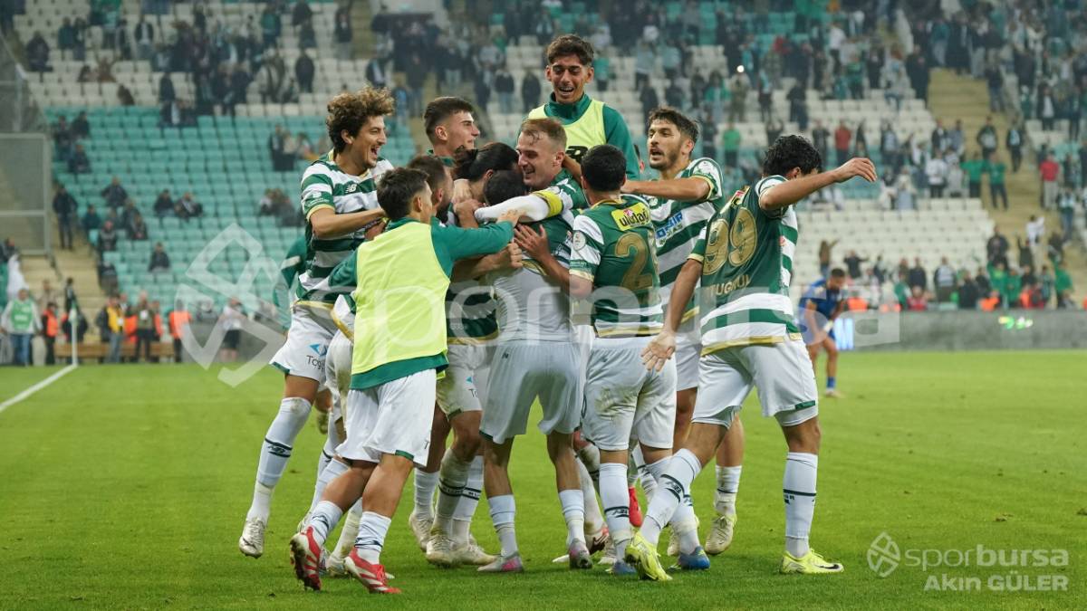 BURSASPOR - MENEMEN FK MAÇ FOTOĞRAFLARI