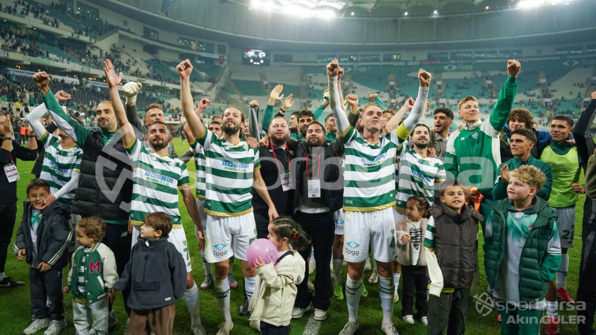 BURSASPOR - MENEMEN FK MAÇ FOTOĞRAFLARI