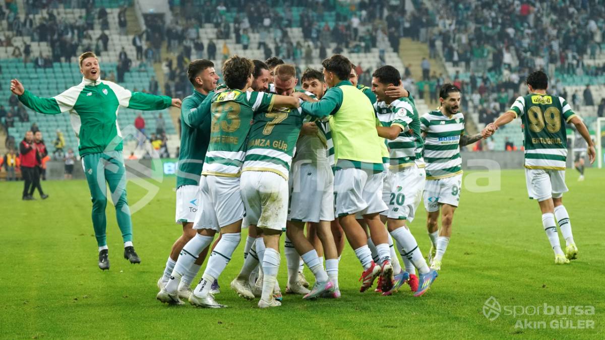 BURSASPOR - MENEMEN FK MAÇ FOTOĞRAFLARI