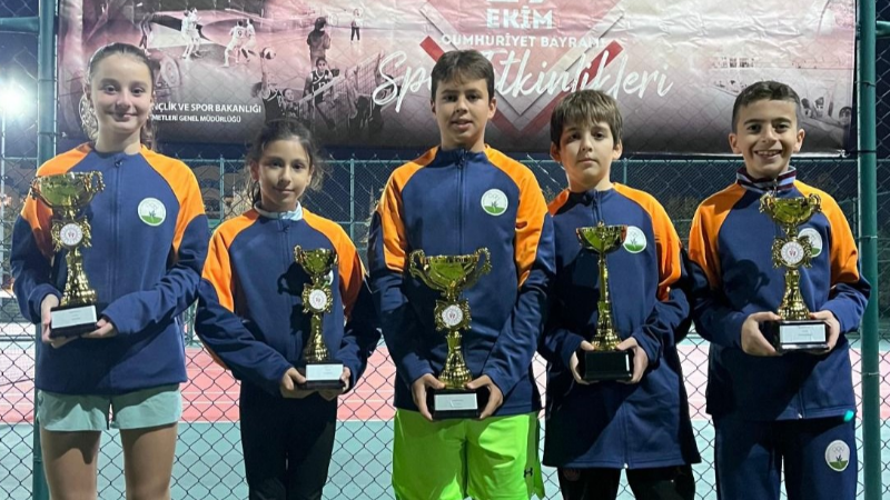 Kort tenisine Osmangazi imzası
