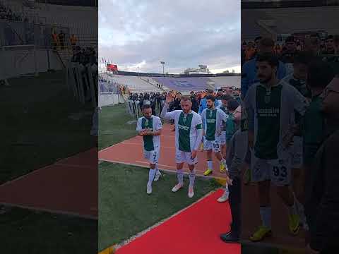 Maç sonu taraftarlar takımı tribüne çağırdı! 🐊 #sporbursatr #bursaspor