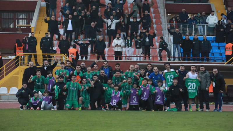İnegöl Kafkas’tan lider Galata'ya 4 pençe