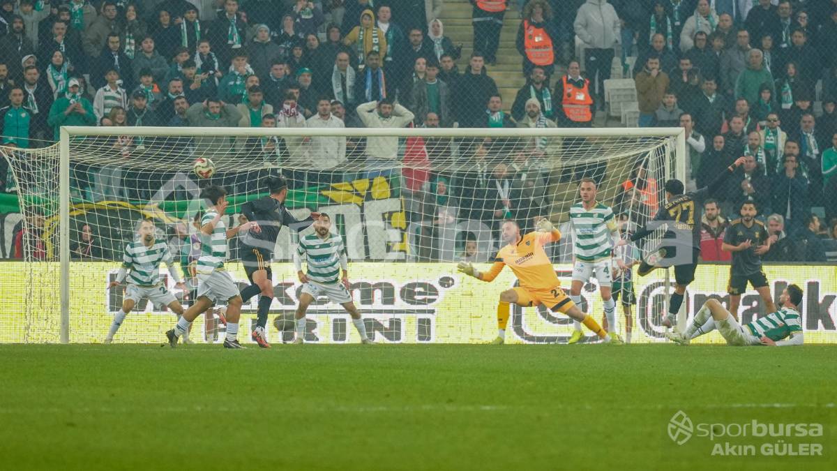 BURSASPOR - ALİAĞA FK MAÇ FOTOĞRAFLARI